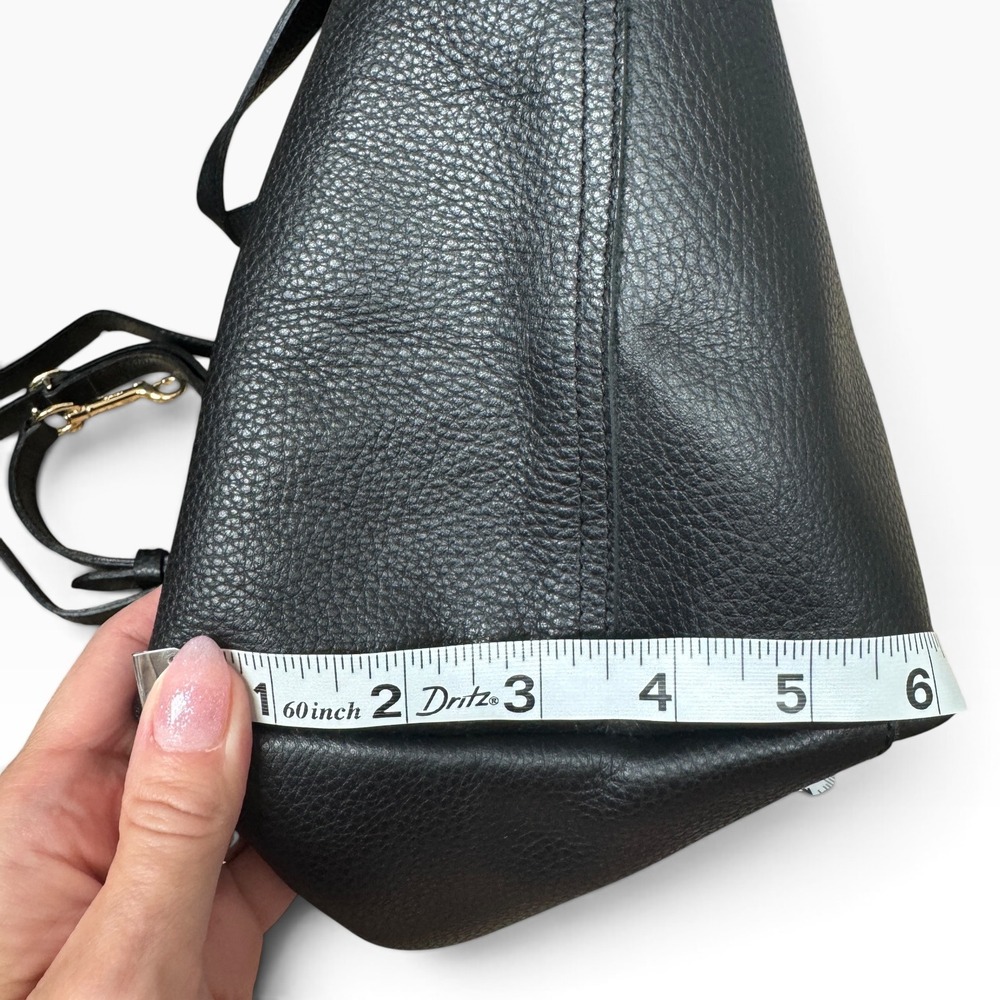 Cuyana Classic Zipper Tote Crossbody Stap and Organizer Black Pebbled Leather - Picture 7 of 13